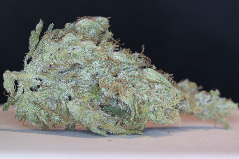 Organic weed in Prague. 
                    Papa’s Candy Marijuana Strain